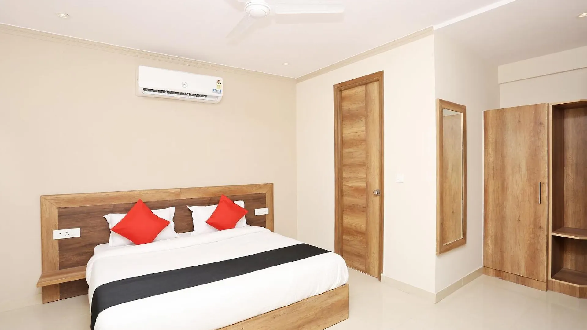 Collection O Paradise Franchisee Near Appu Ghar Gurgaon India