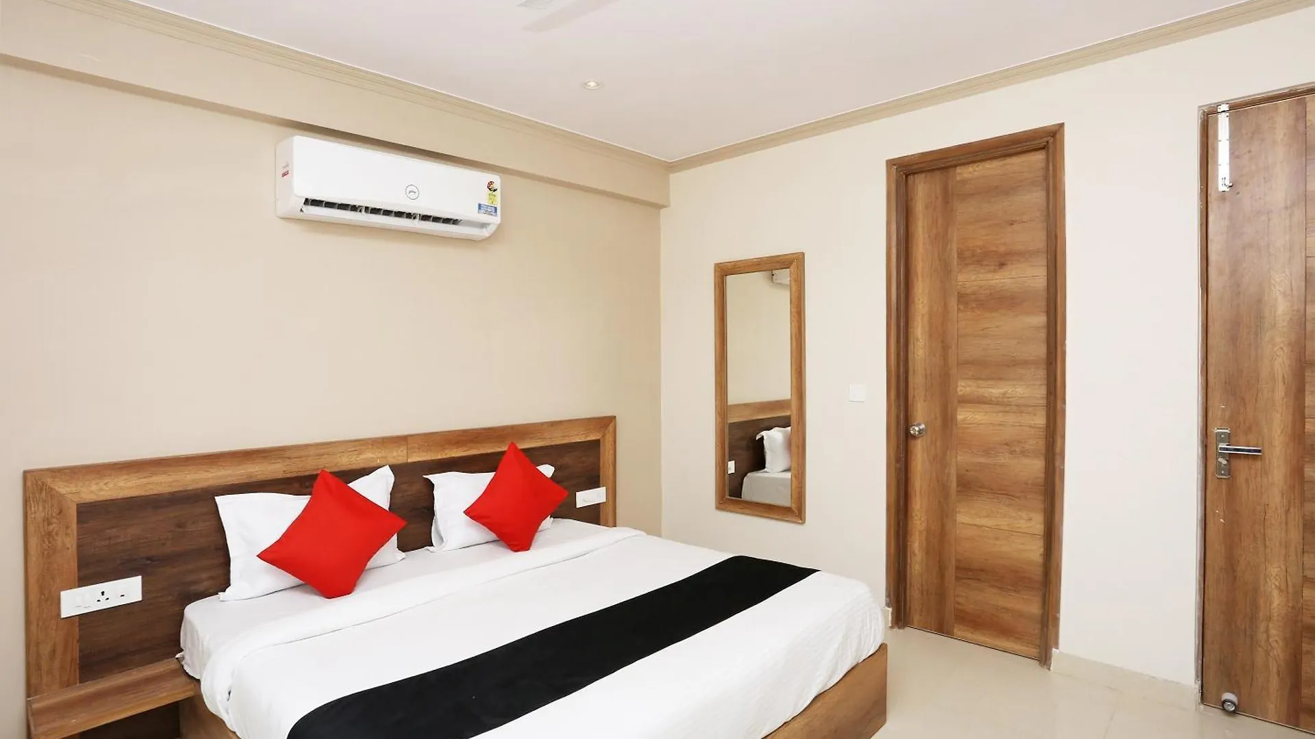 Collection O Paradise Franchisee Near Appu Ghar Gurgaon 3*,