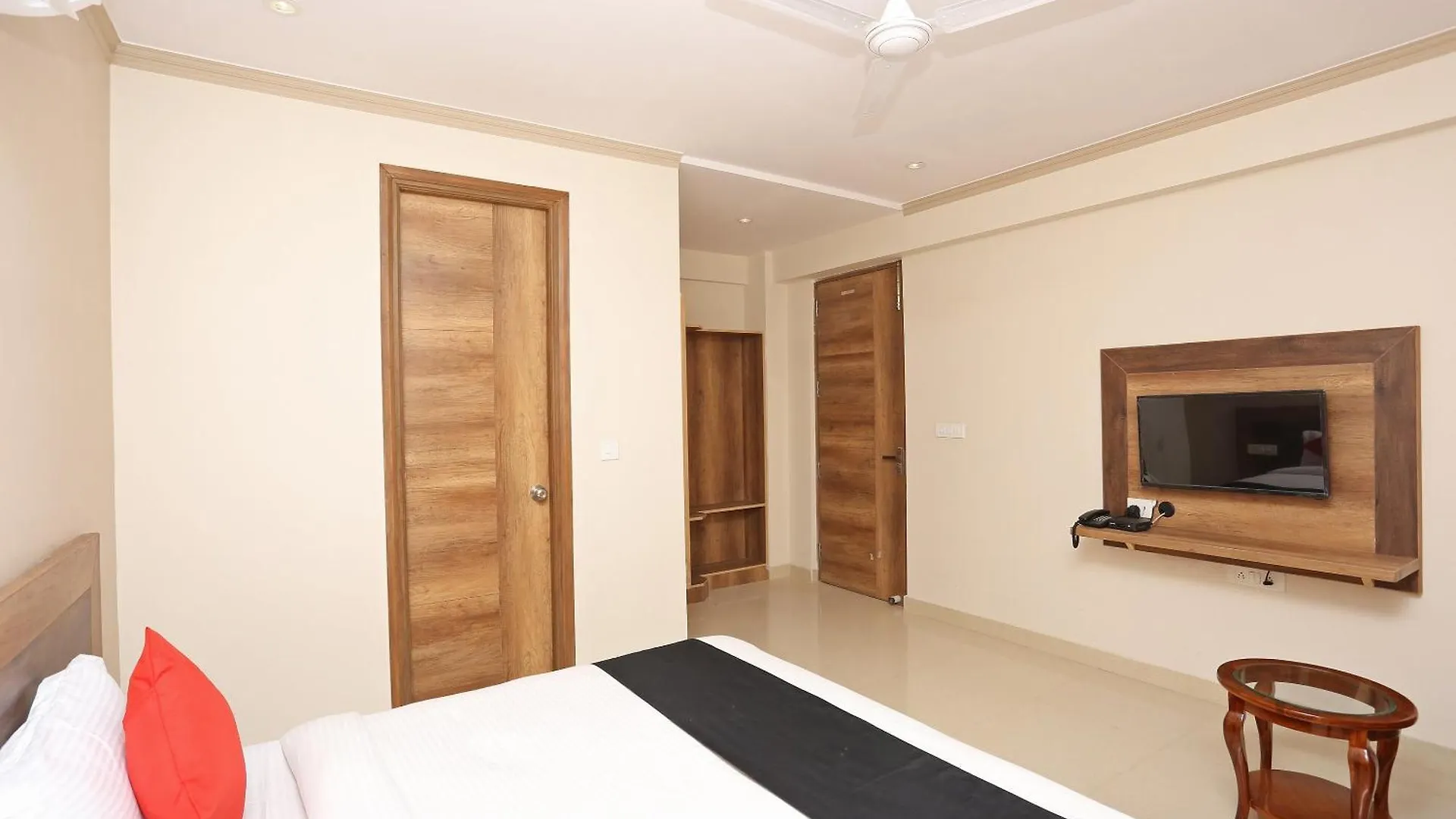 FabHotel Limewood Stay Gurgaon